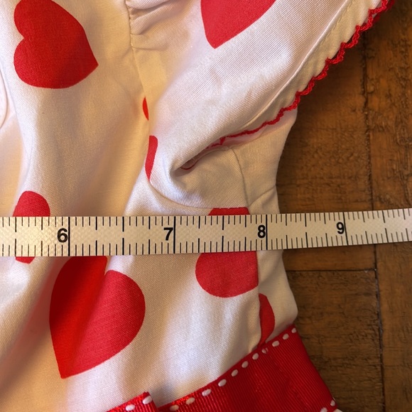 Heart themed dress - Picture 6 of 7